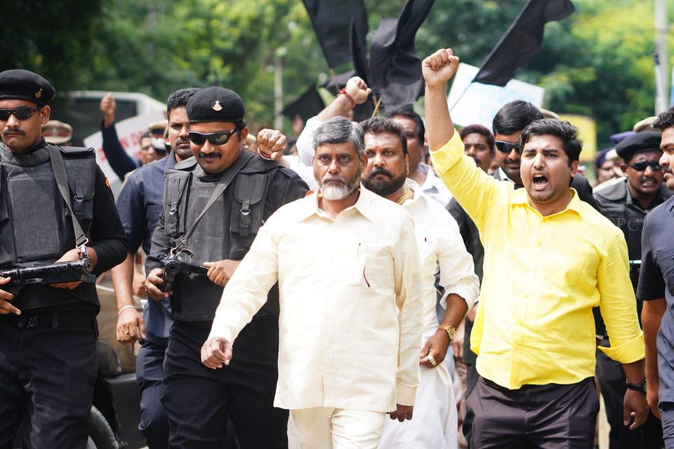 కమ్మరాజ్యంలో కడప రెడ్లు స్టిల్స్