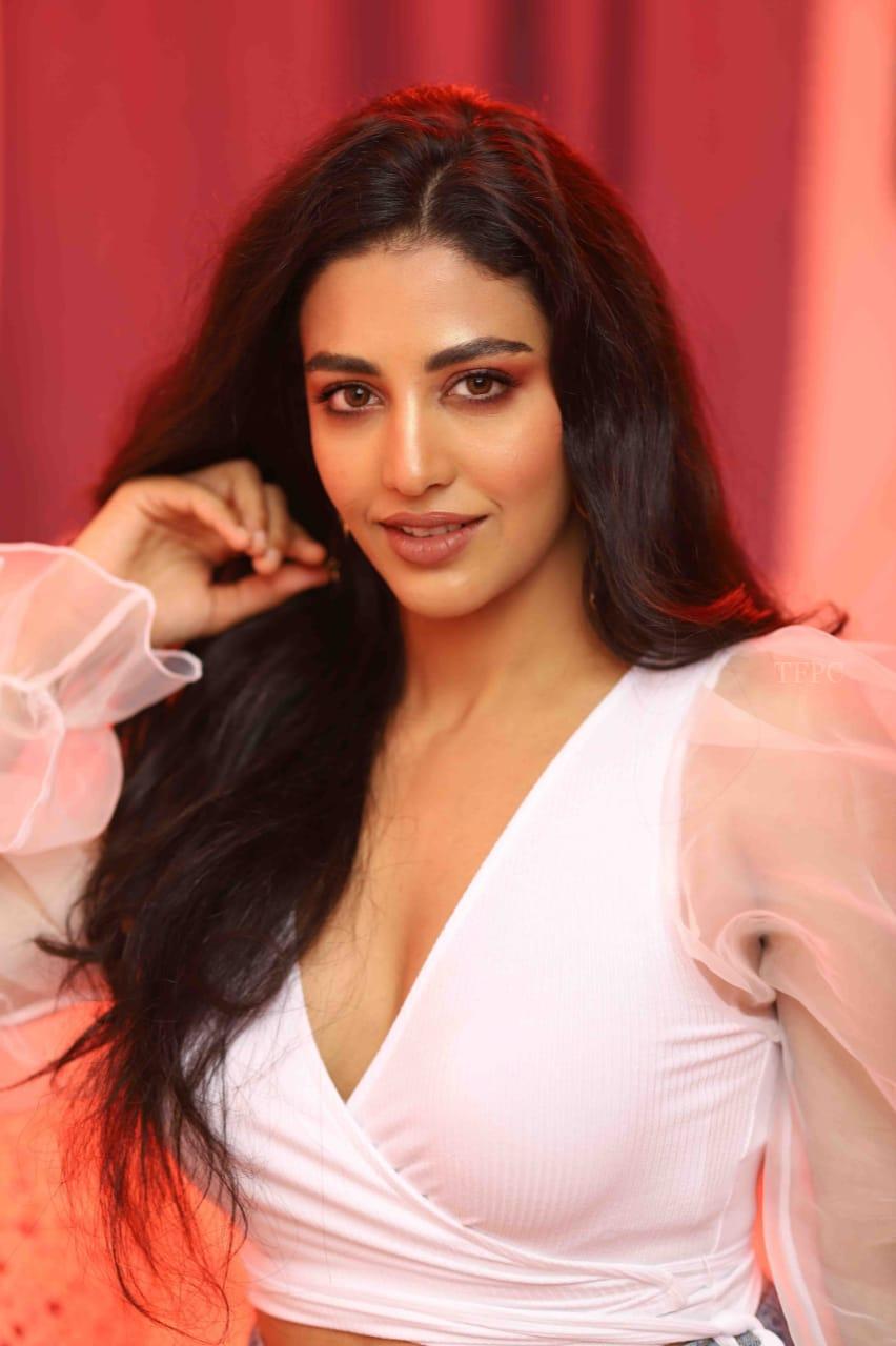 దక్ష నగర్కర్ తాజా ఫోటోషూట్