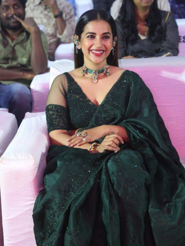 Actress Komali Prasad Beautiful Saree Look At HIT 2 Pre Release Event