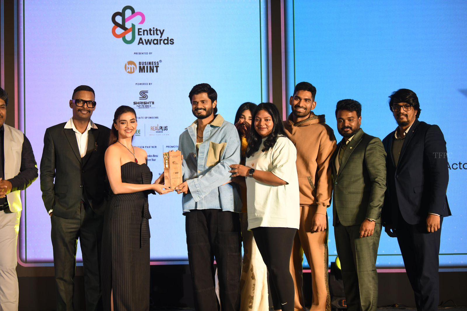 ‘రౌడీ వేర్’ బ్రాండ్ కు అరుదైన అవార్డ్