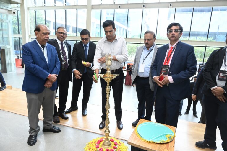 “భారతదేశంలో తయారీ ఆవిష్కరణ పర్యావరణ వ్యవస్థను నిర్మించడం” అనే అంశంపై జాతీయ పరిశ్రమ నాయకులతో  ఇండస్ట్రీ రౌండ్ టేబుల్ సమావేశాన్ని టి-వర్క్స్ నిర్వహిస్తోంది