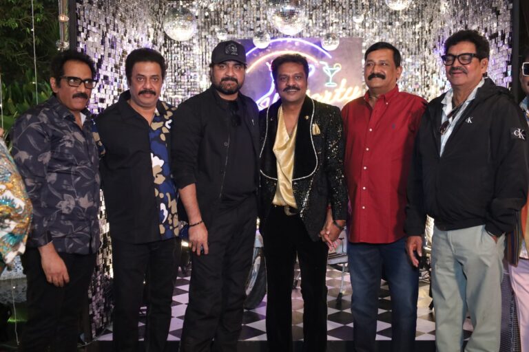 రెట్రో స్టైల్ లో మెరిసిన సెలబ్రిటీలు