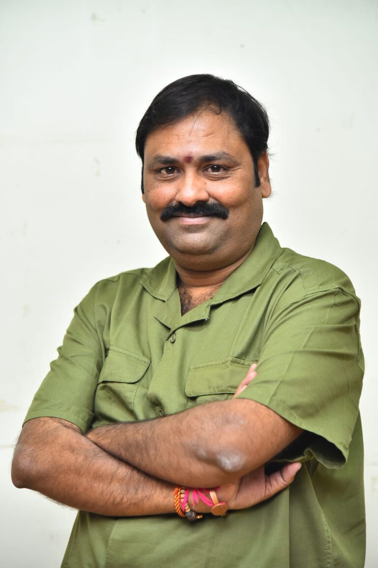 ఒక యదార్థ సంఘటన ఆధారంగా ‘ఎర్రచీర’ కథను తీసుకున్నా : దర్శకుడు సుమన్ బాబు