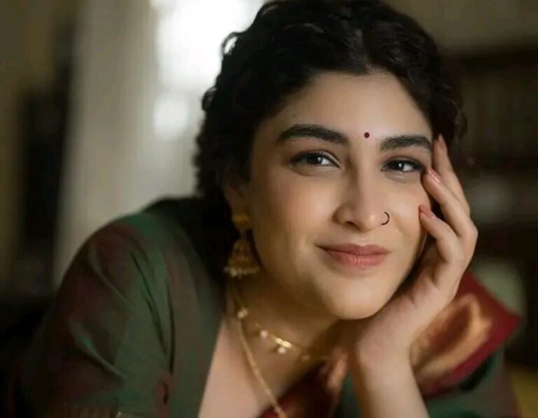 అమ్మ బాటలోనే కూతురు – హీరోయిన్‌గా ఖుష్బూ కుమార్తె ఎంట్రీ