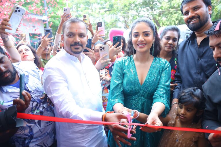 యాంకర్ శ్రీముఖి చేతుల మీదగా మొదలైన “ఫుర్సత్” రెస్టారెంట్