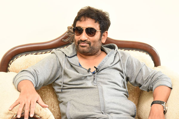 వ్యవసాయ భూమి పేరుతో దర్శకుడు శ్రీను వైట్లకు మోసం