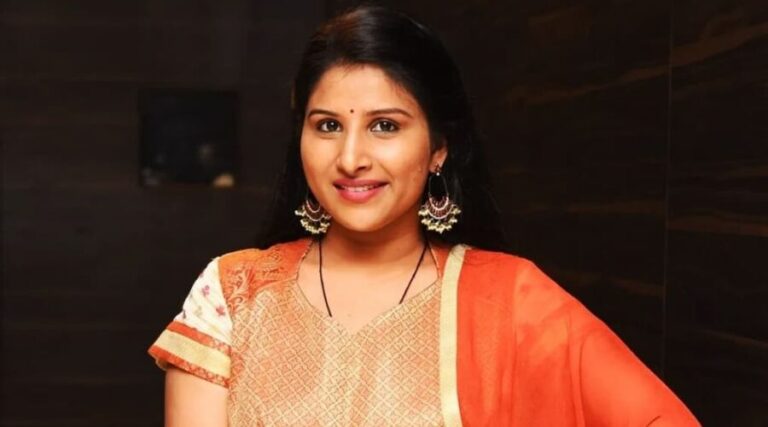 సింగర్ మంగ్లీని ఇండస్ట్రీ నుంచి బహిష్కరించాలని డిమాండ్