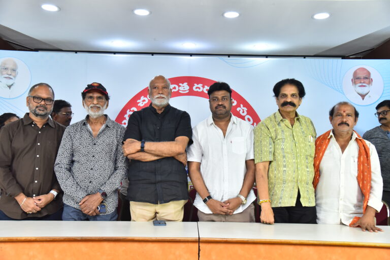 టీఎఫ్‌డీఏ కోసం ముప్పై కోట్లతో పది సినిమాలు నిర్మిస్తున్న చదలవాడ శ్రీనివాసరావు గారికి  శతసహస్ర కృతజ్ఞతాభివందనాలు – తెలుగు ఫిల్మ్ డైరెక్టర్స్ అసోసియేషన్ (TFDA) అధ్యక్షలు వి.ఎన్. ఆదిత్య
