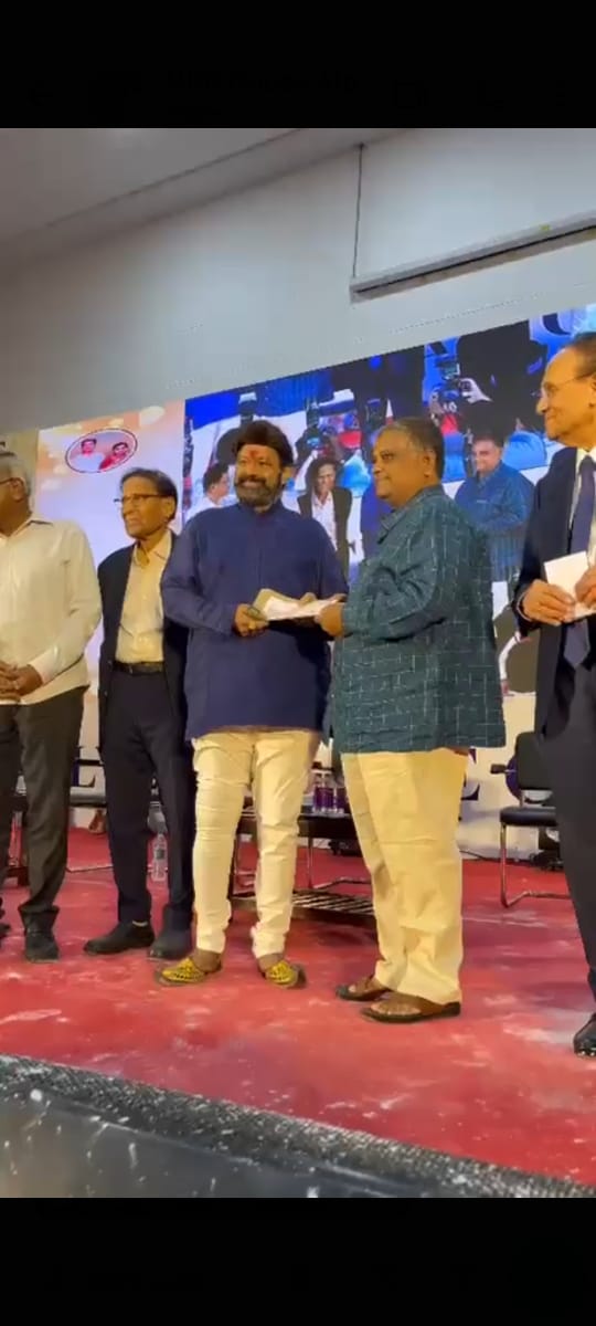 అమరావతిలో నిర్మించనున్న బసవతారకం క్యాన్సర్ ఆసుపత్రికి రూ. లక్ష విరాళం అందజేసిన కర్నూలు ఎన్‌బీకే ఫ్యాన్స్ అధ్యక్షుడు సుధాకర్ నాయుడు