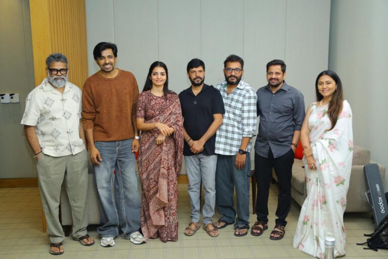సుకుమార్ ను కలిసి బ్లెస్సింగ్స్ తీసుకున్న సుకుమార్ రైటింగ్స్, బన్నీ వాస్ వర్క్స్, హీరో ప్రియదర్శి కాంబో మూవీ టీమ్