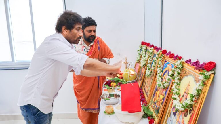 చార్మింగ్ స్టార్ శర్వా, డైరెక్టర్ శ్రీనువైట్ల, ప్రొడ్యూసర్ అనిల్ సుంకర కాంబో మూవీ సంక్రాంతి రిలీజ్ కి సన్నాహాలు