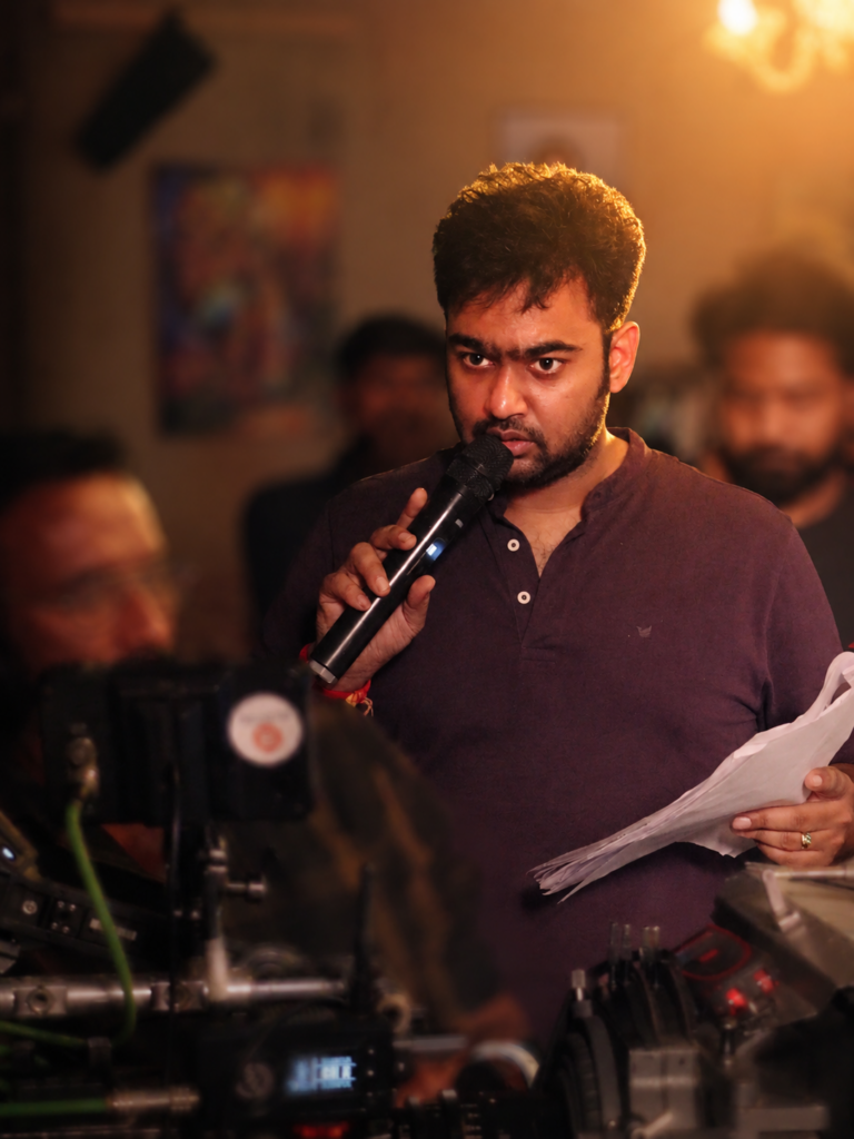 “ది మేజ్” చిత్రంతో దర్శకుడిగా ప్రతిభ చాటనున్న డా. రవికిరణ్ గడలాయ్