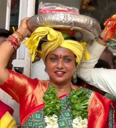 తిరుమల శ్రీవారిని దర్శించుకున్న తమిళ్ నటుడు ప్రభు, మాజీ మంత్రి ఆర్కే రోజా