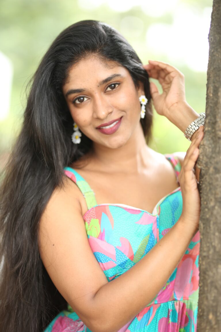 మా అమ్మ నుంచి నేర్చుకున్న గుణం అది : ‘అమీర్ లోగ్’ నటి వేధా జలంధర్