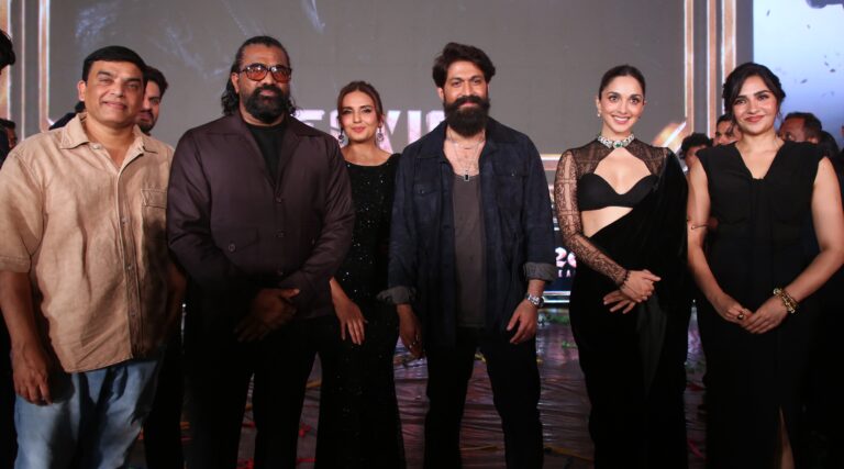 ‘టాక్సిక్’ పాత్ బ్రేకింగ్ మూవీ అవుతుంది. మైండ్ బ్లోయింగ్‌గా ఉంటుంది. ప్రేక్షకులకు గ్రేట్ ఎక్స్‌పీరియన్స్ ఇస్తుంది: గ్రాండ్ ప్రీరిలీజ్ ఈవెంట్‌లో రాకింగ్ స్టార్ యశ్