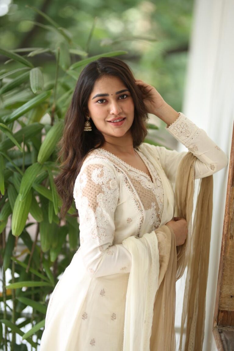 ‘తత్వం’లో నటనకు స్కోప్‌ ఉన్న పాత్ర  నాది : హీరోయిన్‌ దష్విక